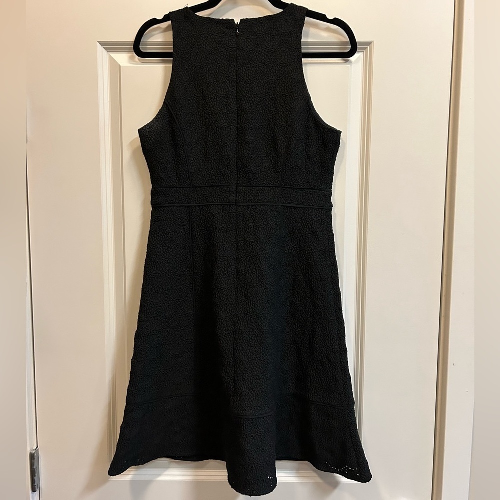 Ann Taylor Black Fit and Flare Eyelet Sleeveless Dress Lined - size 2 - Picture 4 of 4